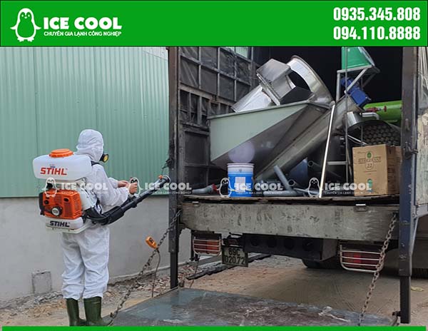 Spraying disinfectant on the vehicle transporting the ice machine