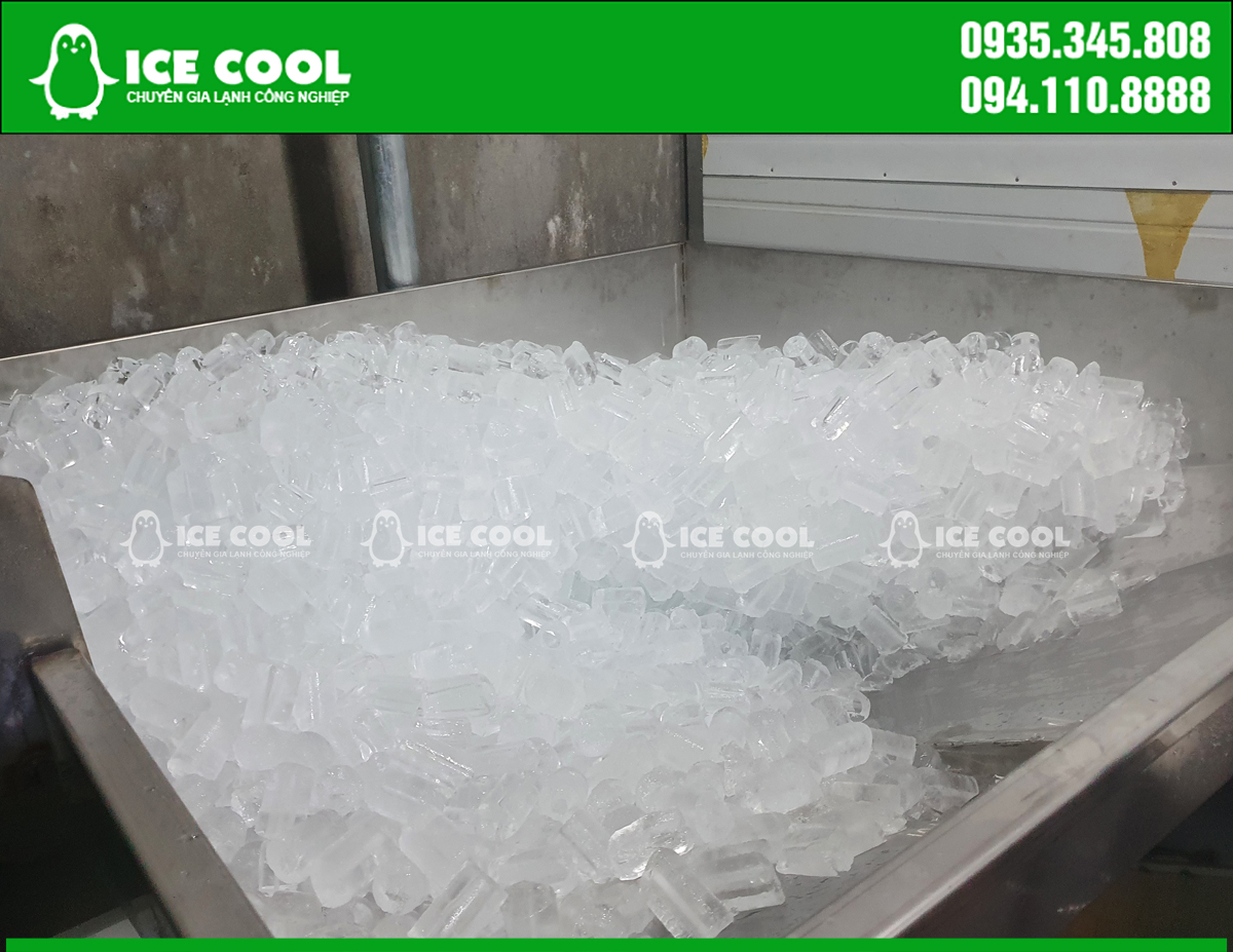 Ice storage at the ice maker