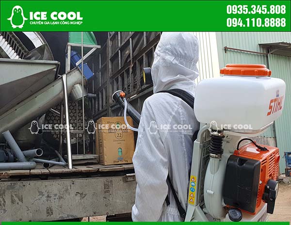 Disinfectant spray for the ice machine to ensure safety during transportation to the installation site